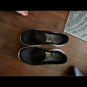 Women's 11 Sketchers Black Slip-in Sneakers. Missing inserts otherwise good cond